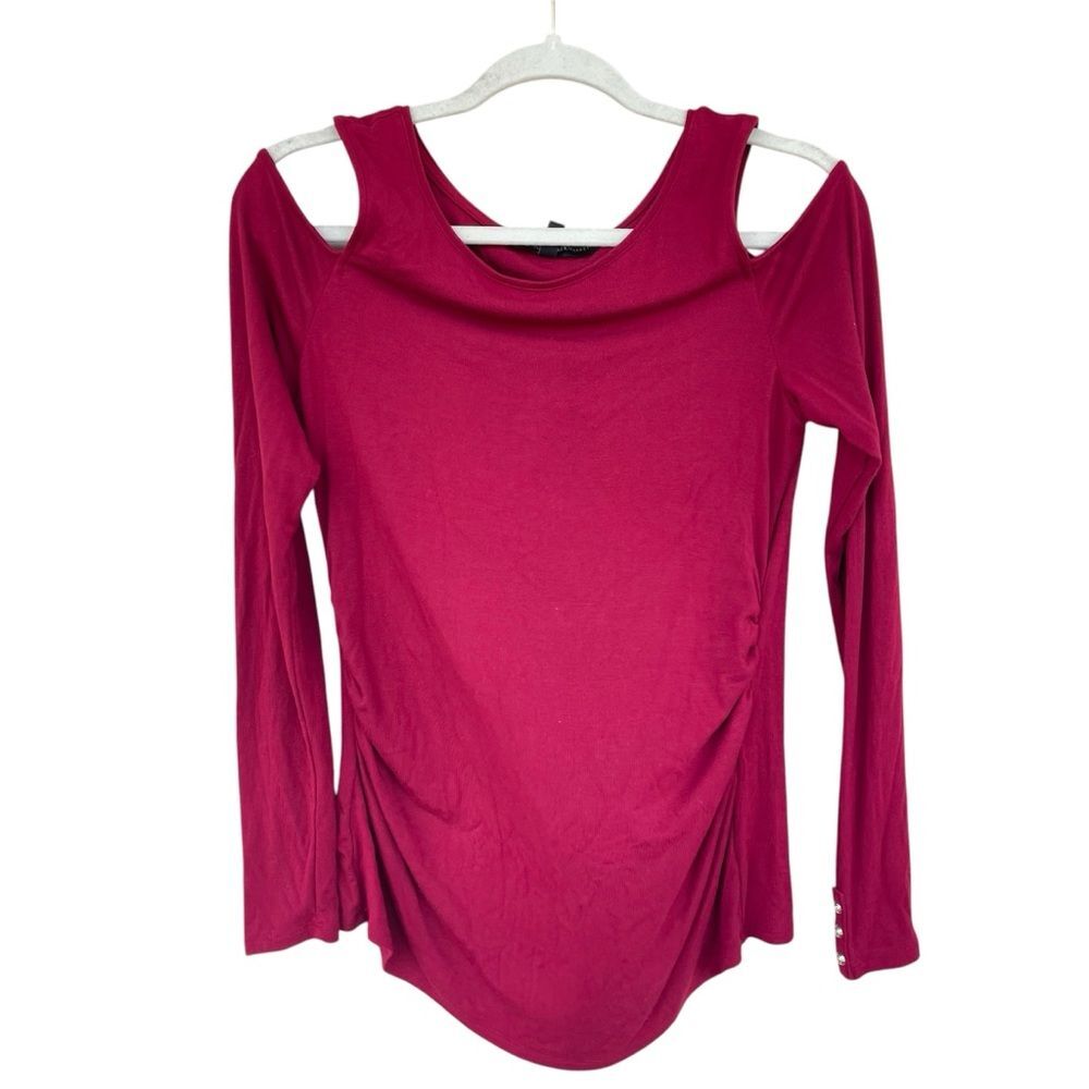 🎉Host Pick🎉 White House Black Market Cold Shoulder Red Lightweight Medium Top